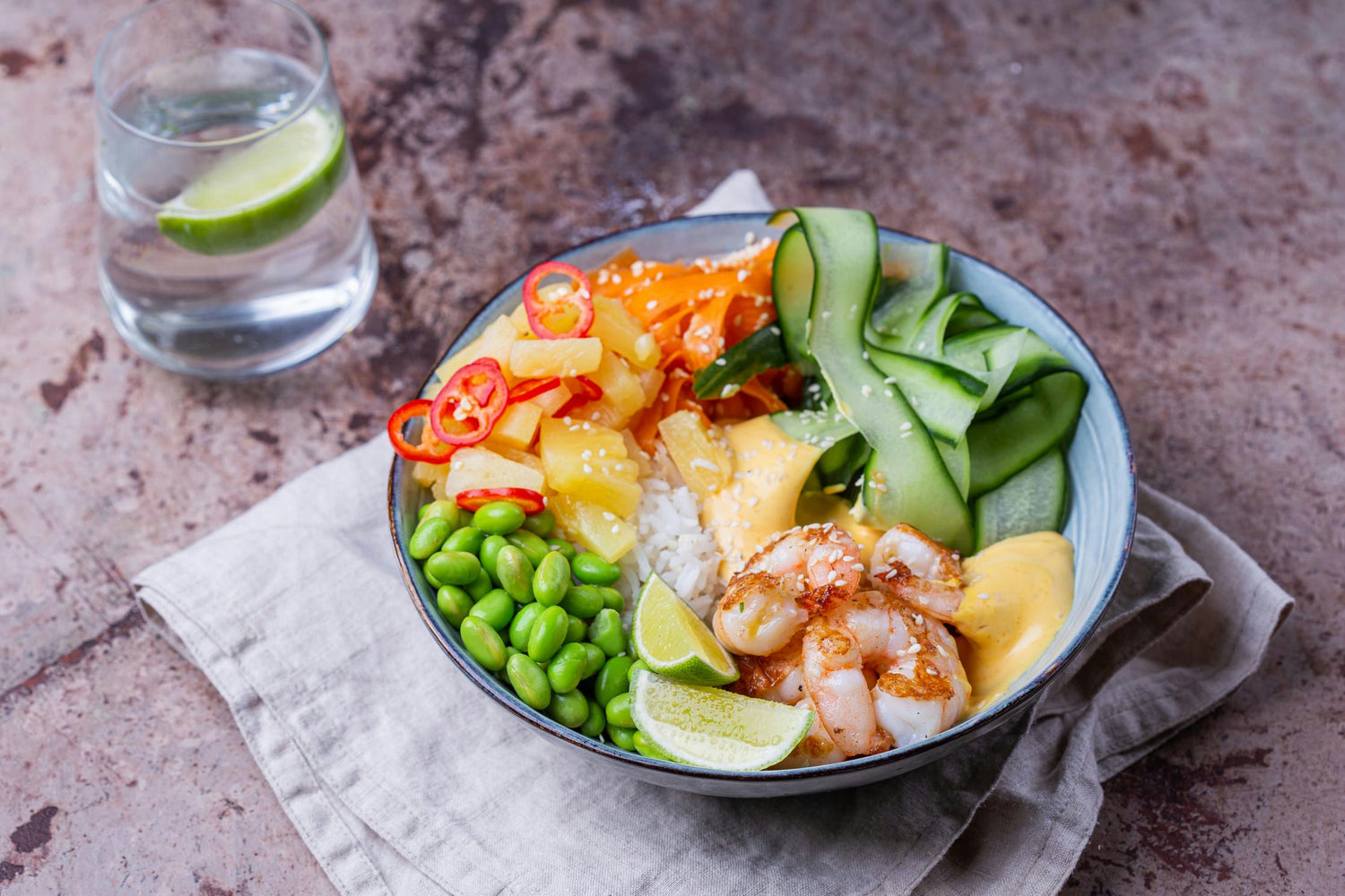 "Poke bowl röstitud krevettide, ananassi salsa ja mangokastmega": Hero Image - Pos 1