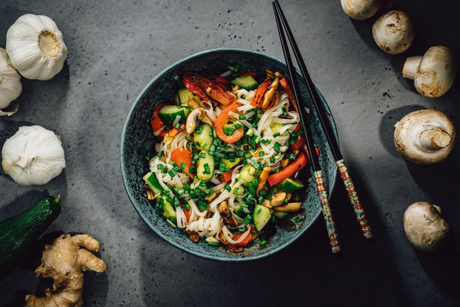 Miso-nuudlisalat pekstud kurgiga: Hero Image - Pos 1
