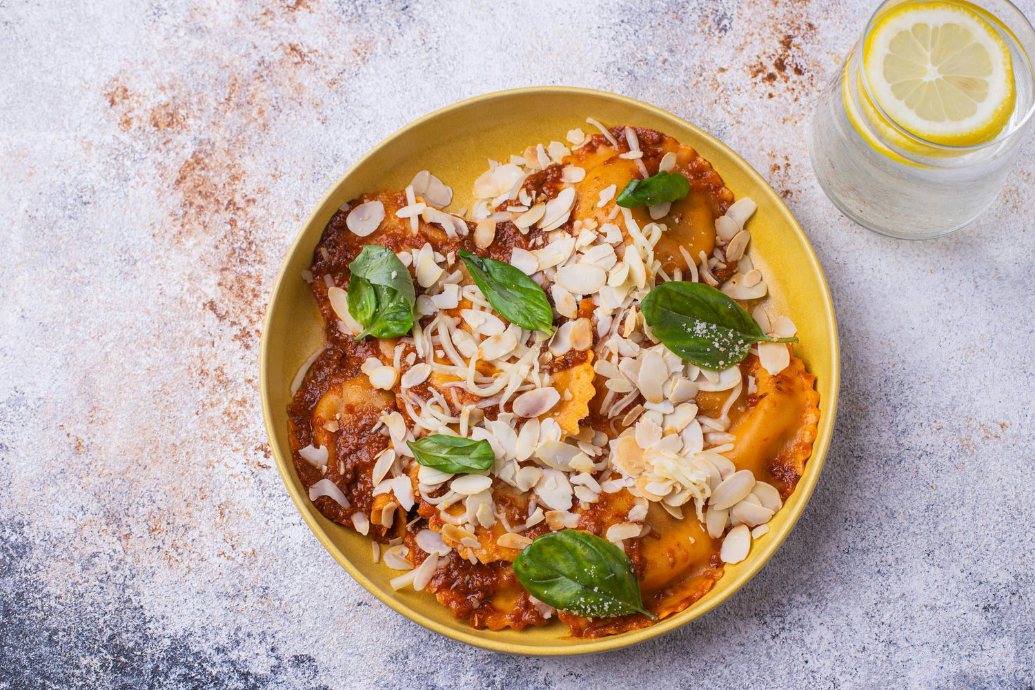 Tomati-basiiliku täidisega ravioolid pesto rossoga, Tomati-basiiliku täidisega ravioolid pesto rossoga: Hero Image - Pos 1