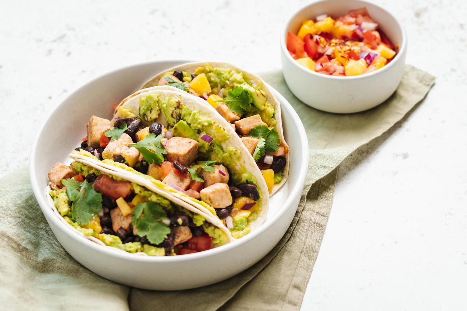 Vürtsikad Mati kanaloogi takod guacamole ja mango salsaga: Hero Image - Pos 1