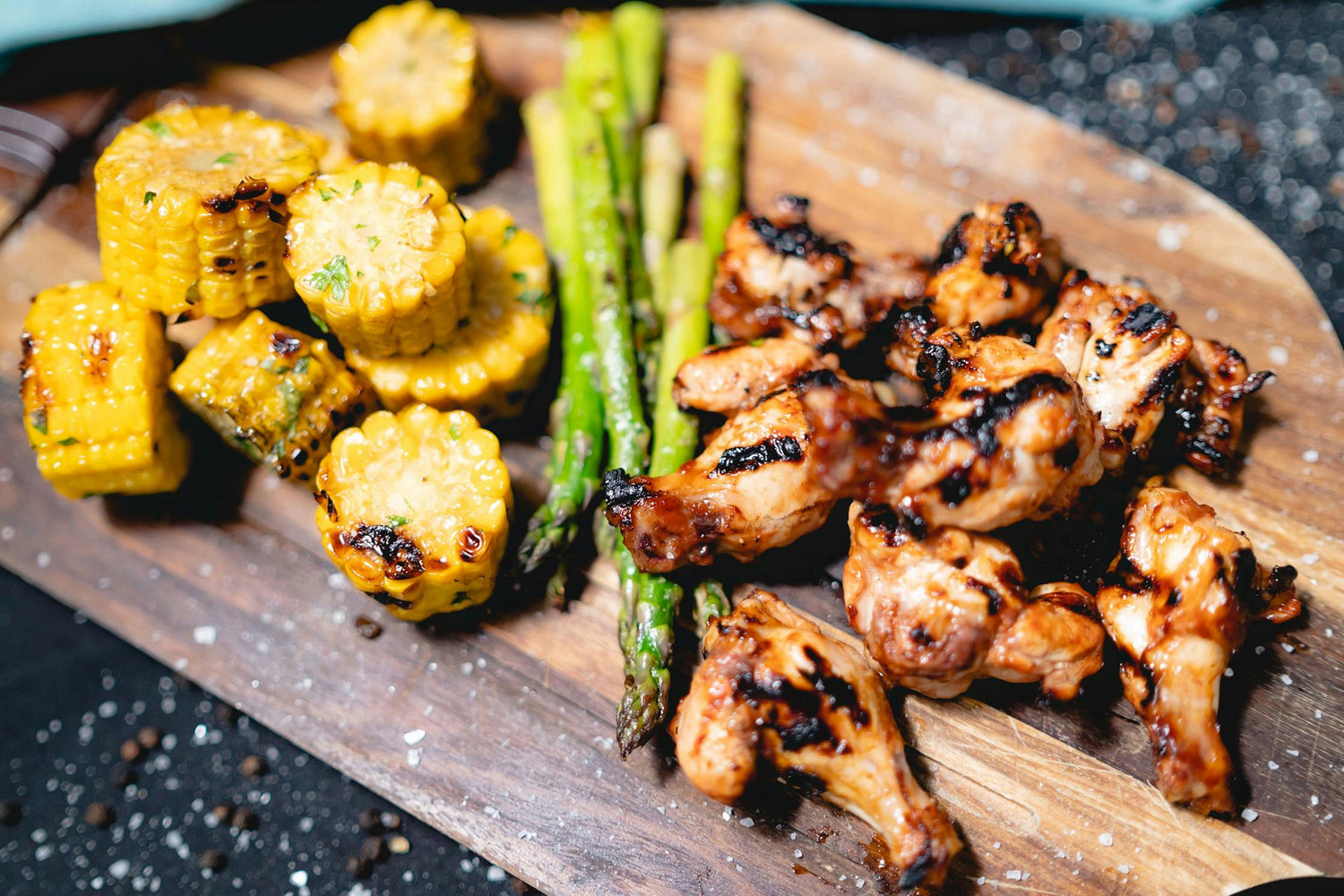 BBQ marinaadis grillkanatiivad maisi ja spargliga: Hero Image - Pos 1