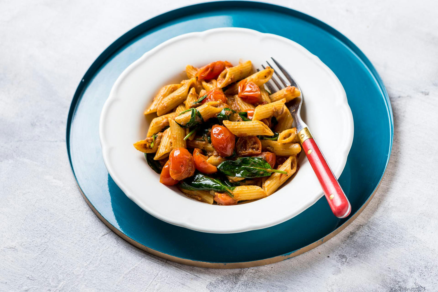 Penned punase pesto ja kirsstomatitega: Hero Image - Pos 1