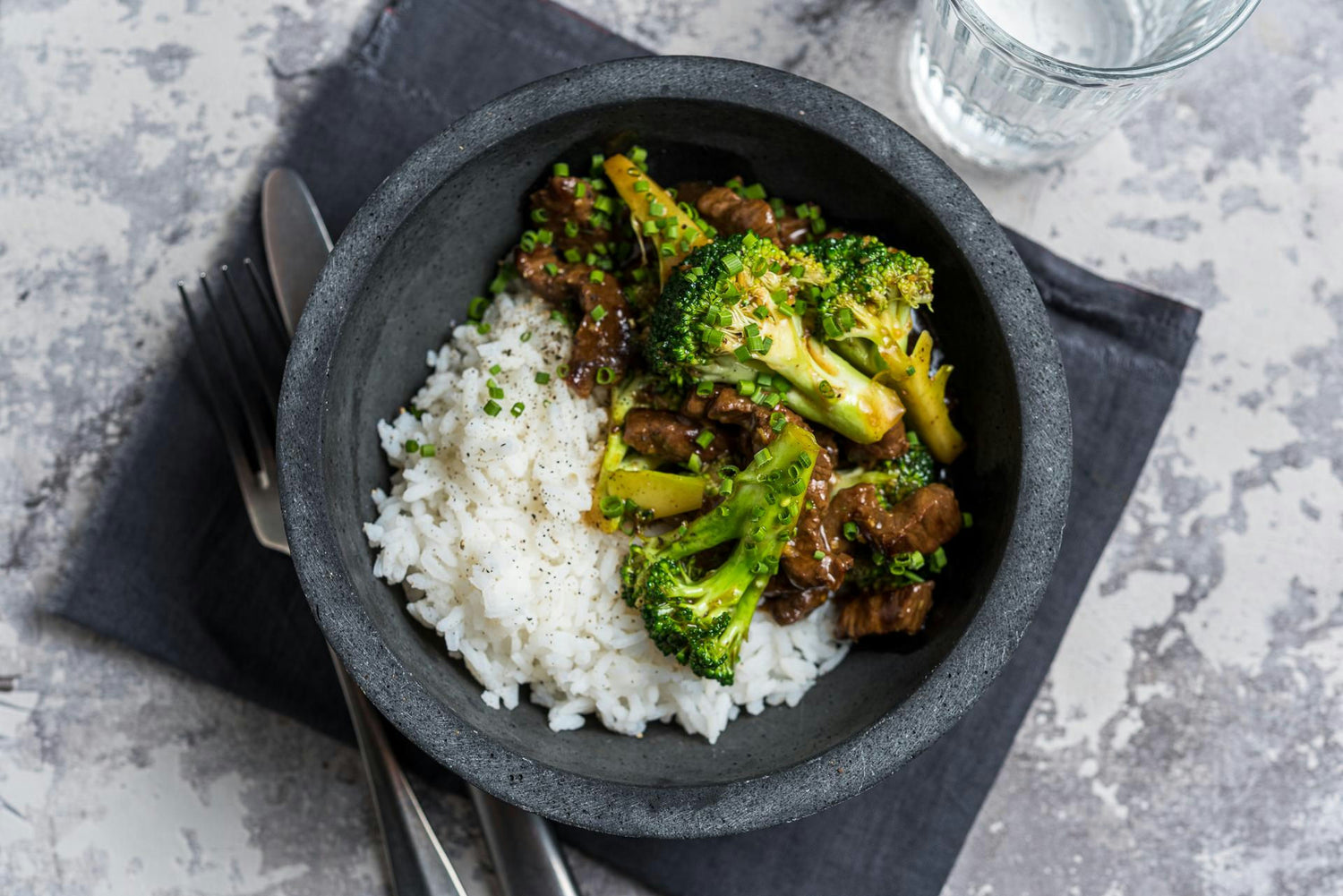 Lihtne veiseliha-brokoli stir-fry riisiga: Hero Image - Pos 1